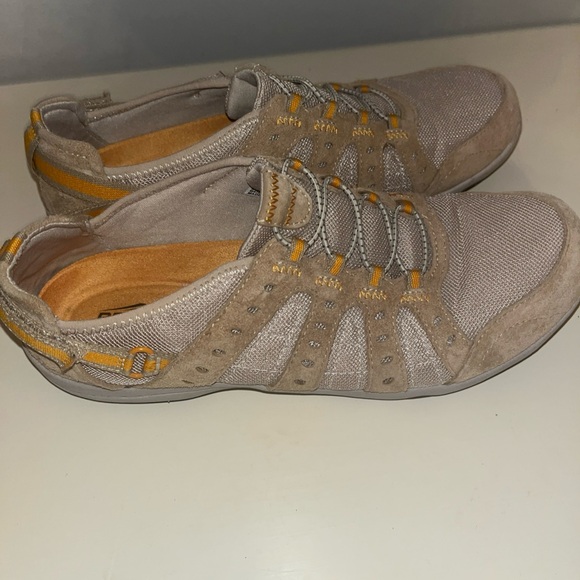 Stylish Bass Propel Tangerine and Tan Sneakers - Picture 5 of 6